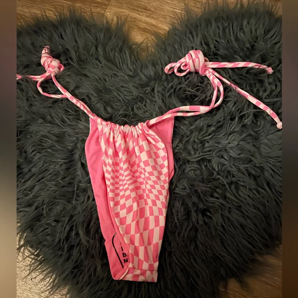 Frankie’s Bikinis NWOT Tia String Bikini Bottoms in Creative Pink Morrison Large